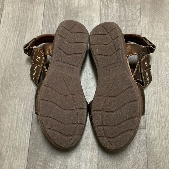 Womens NWOT Clarks Roseville Mae Flat Metallic Leather Strap Sandals - Picture 7 of 7